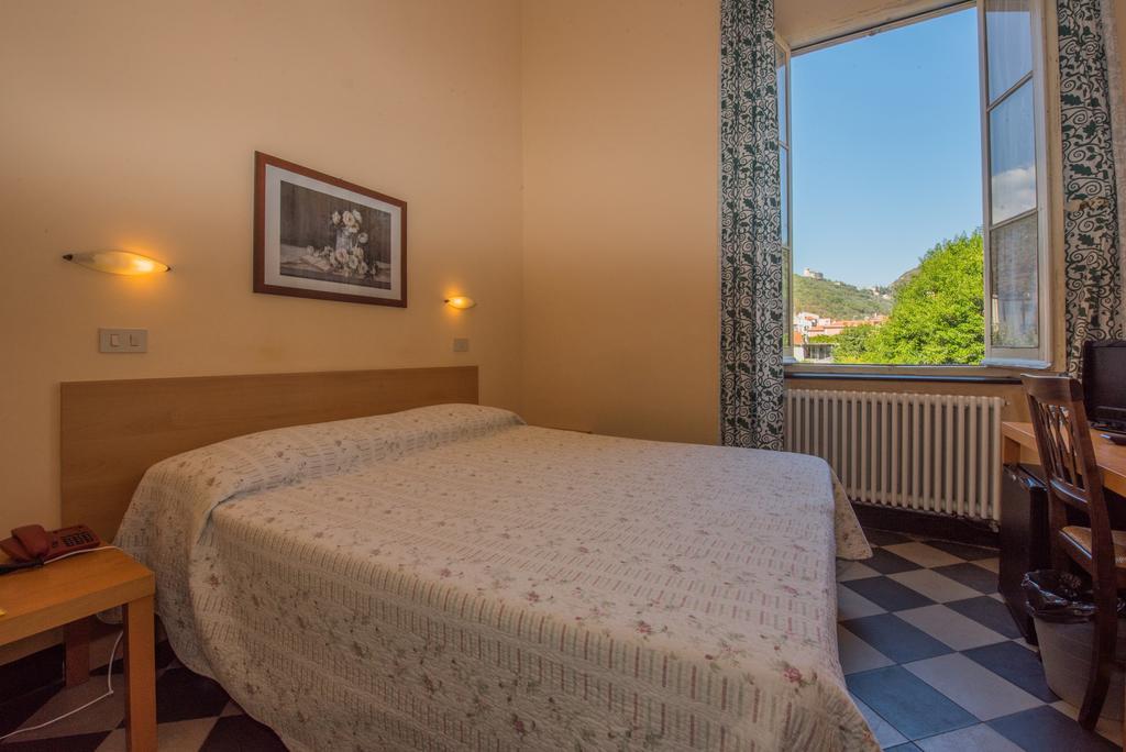 Hotel Florenz Finale Ligure Ruang foto